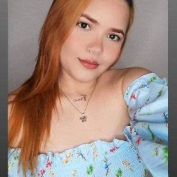 Poshmark profile picture for @zuybell